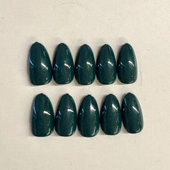 modelones nails arranged in lifestyle scene suggesting ready-to-wear elegance for outings