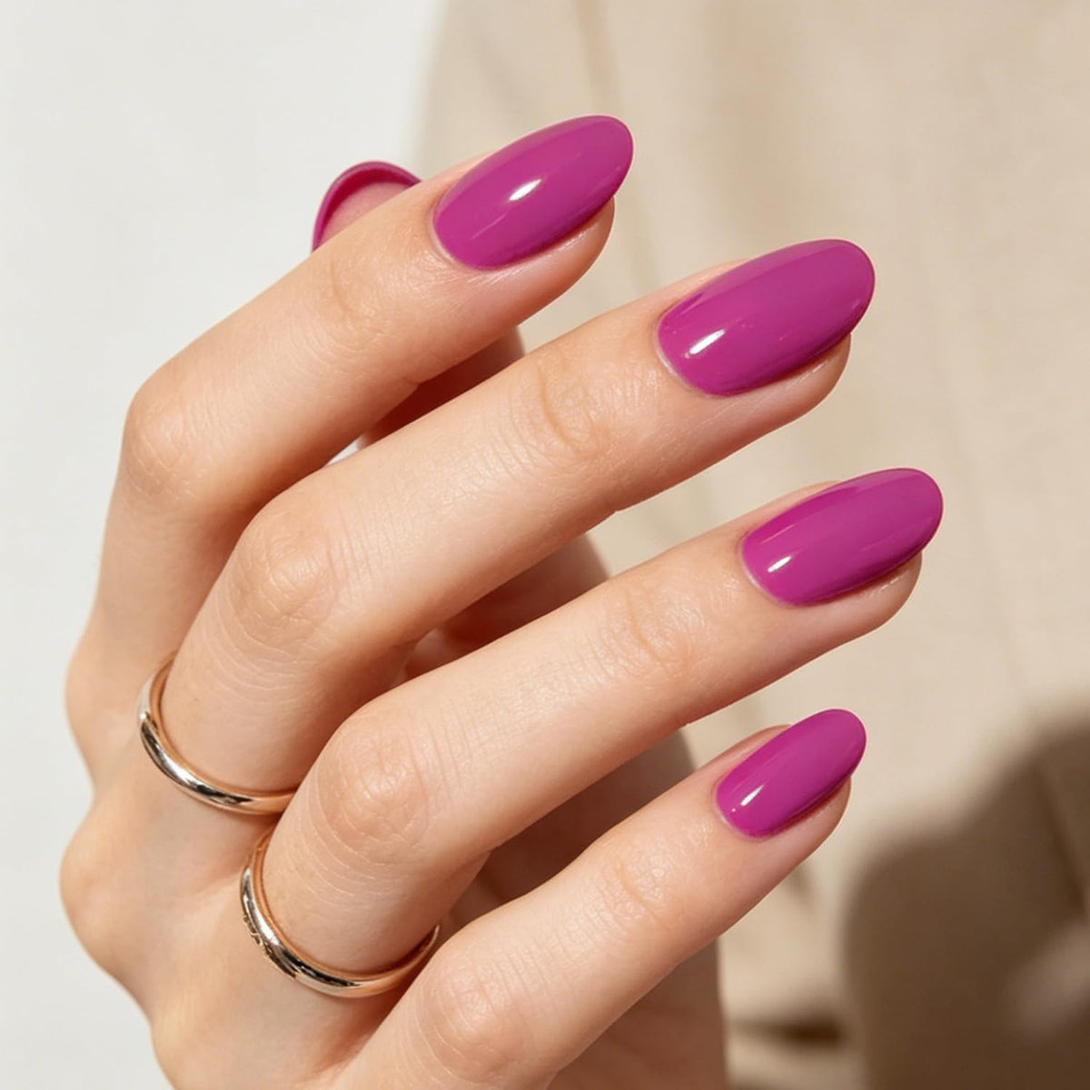 Modelones front packaging showing 32-piece almond fuchsia set and benefits