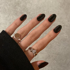modelones displayed nails next to size chart showing 16 sizes for perfect fit