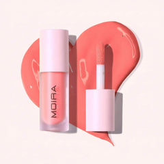 Moira close-up of applicator tip demonstrating easy, precise application benefit