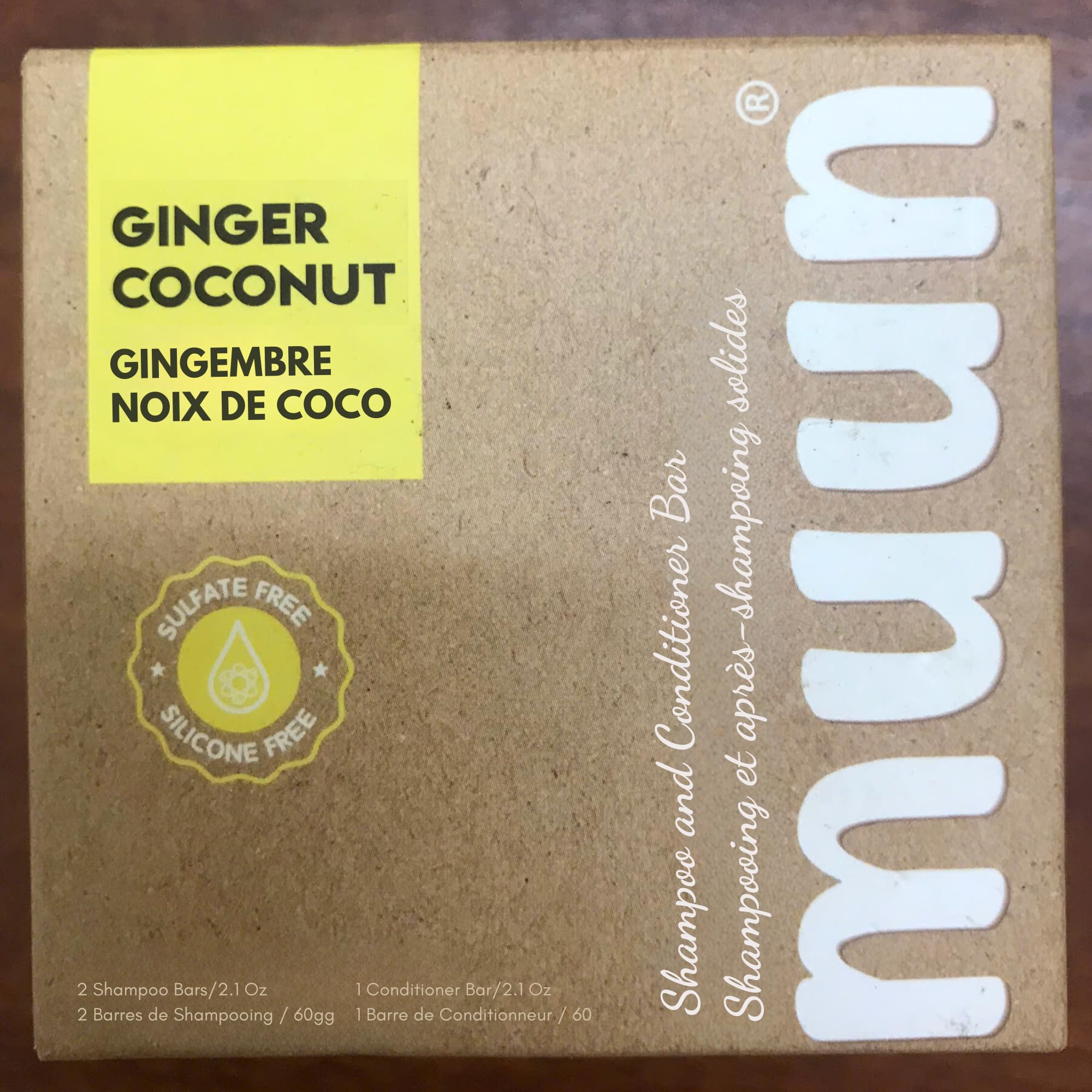 Muun packaging label photographed to highlight ingredient list and pH-balanced benefit