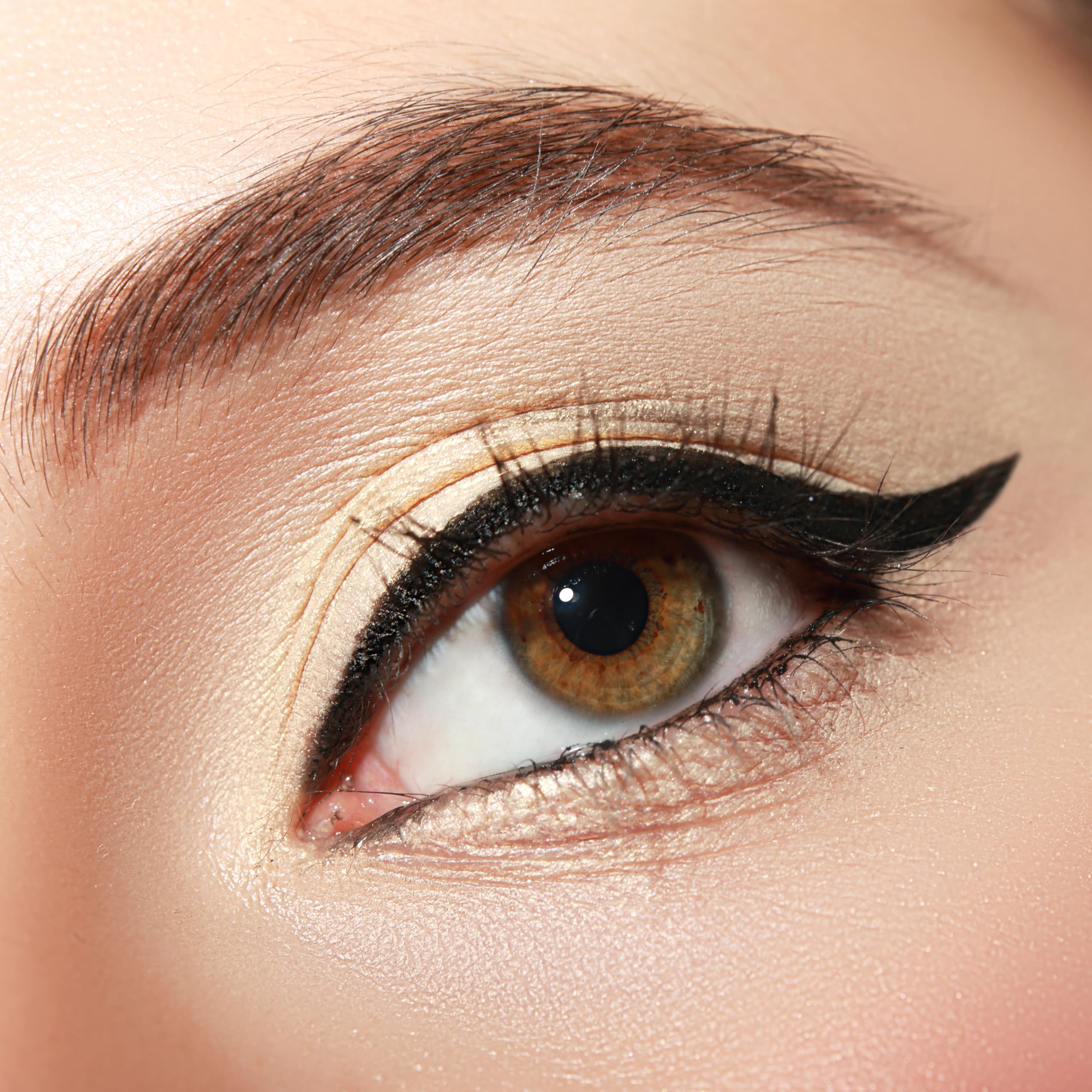 Nabi eyeliner applied on eye delivering long-lasting definition