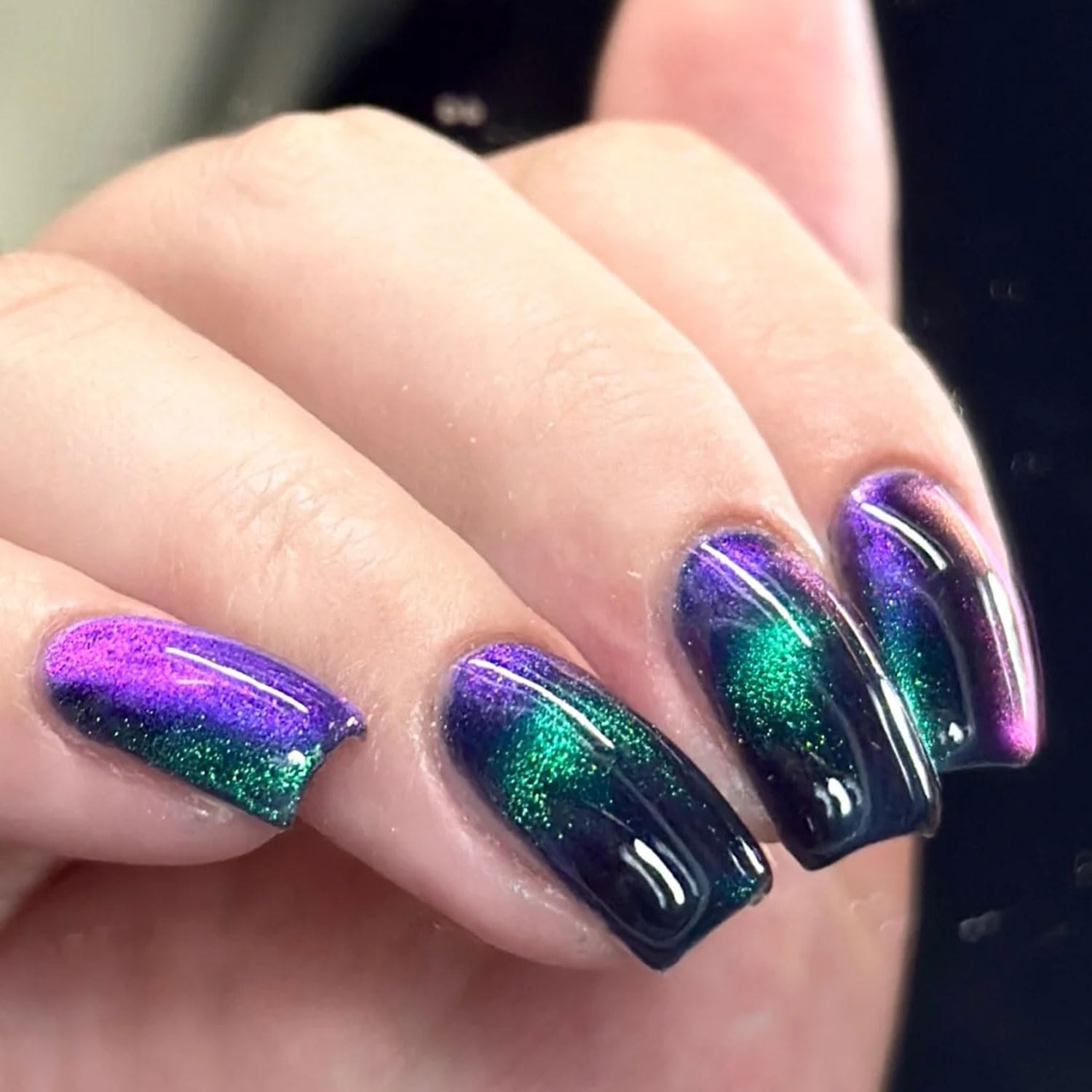 NAIL GIL A03 close-up pigment shimmer highlighting chameleon shift