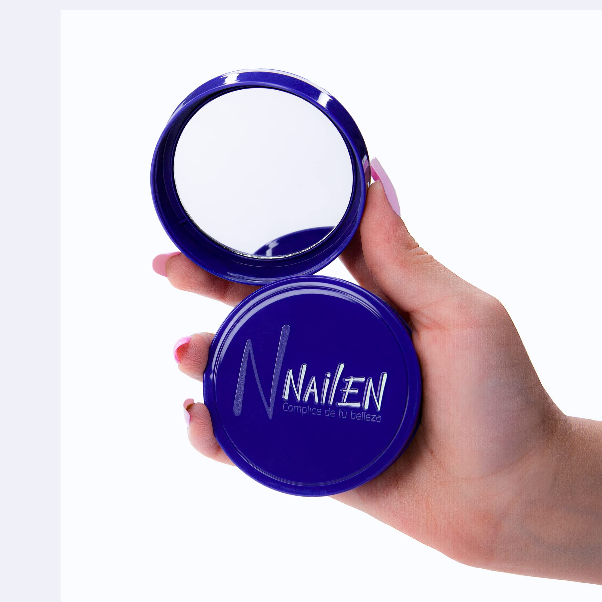 Nailen powder texture closeup showing fine-milled finish for smooth coverage
