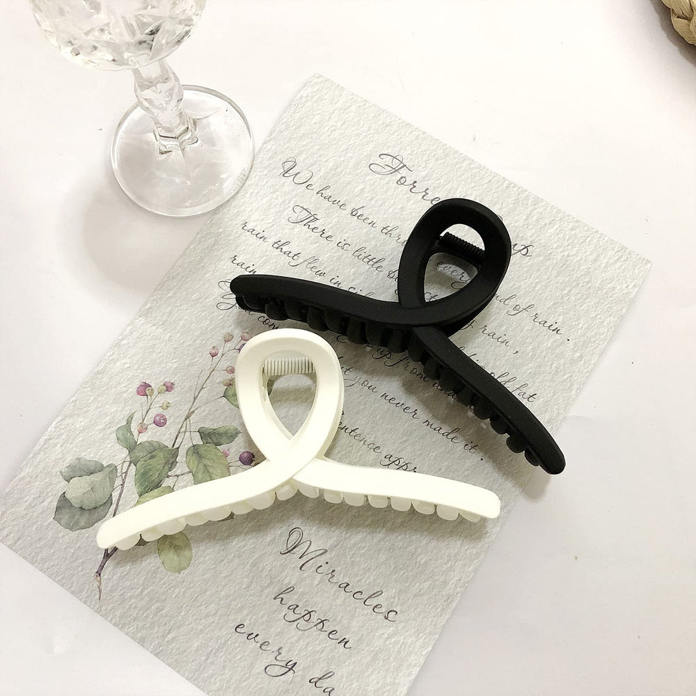 Nalodu clip in a handbag illustrating portable styling convenience