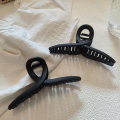 Nalodu close-up of open jaw and matte texture highlighting durability benefit