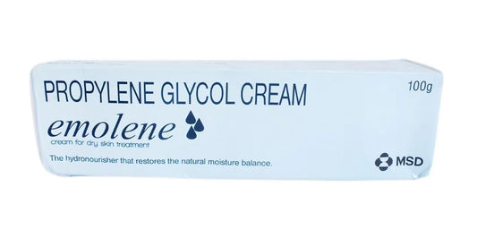 Naturix Emolene cream texture close-up highlighting smooth formula for fast absorption