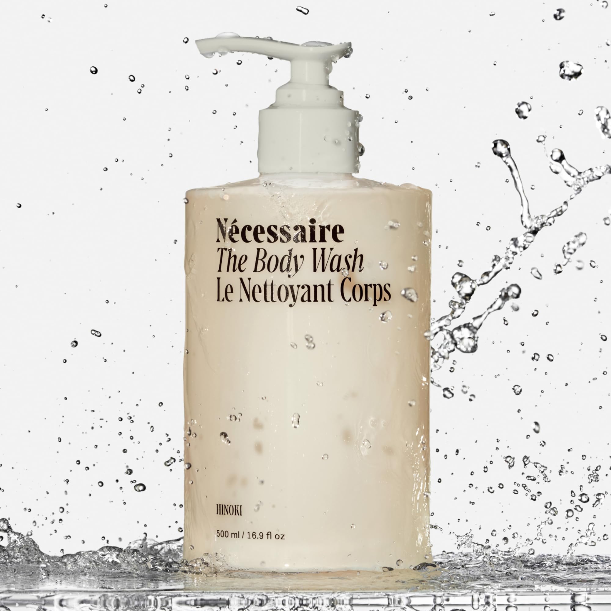 Nécessaire pump dispenser detail highlighting easy single-handed use benefit