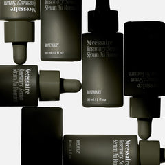 Nécessaire dropper applying serum to scalp for targeted delivery and easy use