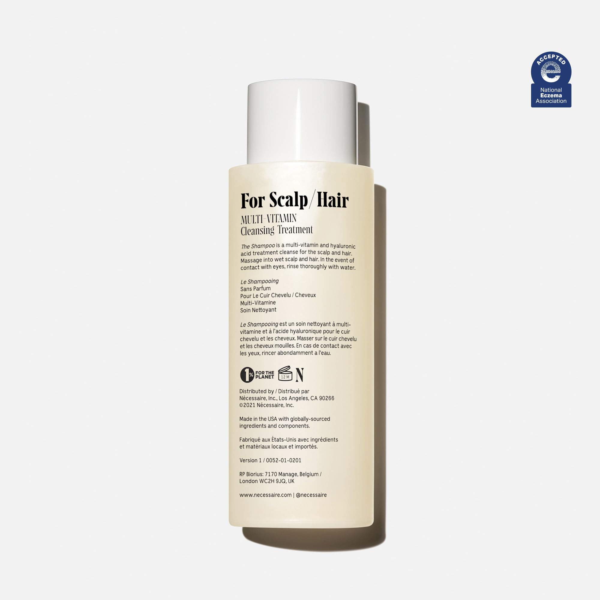 Nécessaire pump dispensing shampoo highlighting controlled application benefit