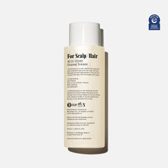 Nécessaire pump dispensing shampoo highlighting controlled application benefit