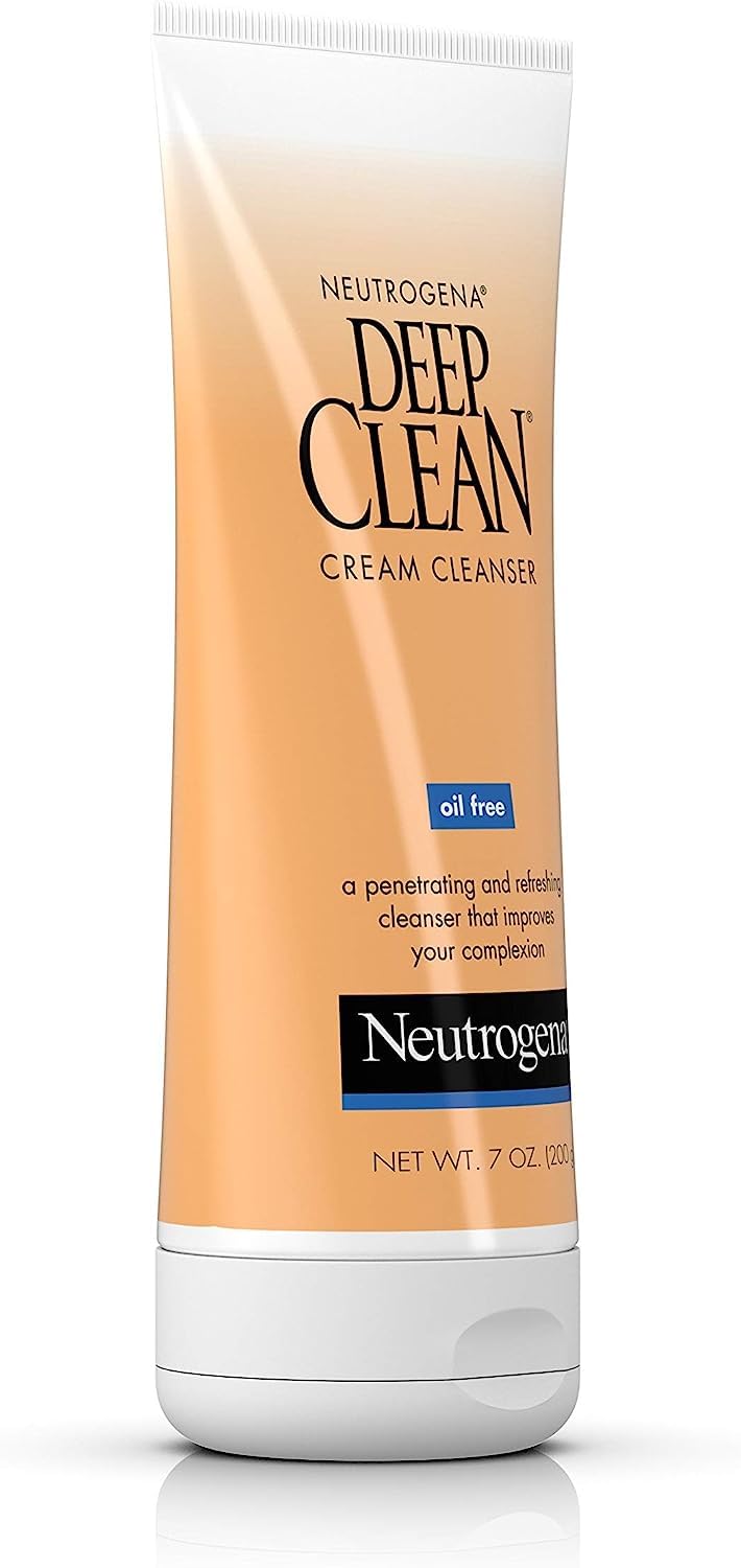 Neutrogena lather in hand illustrating rich foam that removes oil and makeup effectively