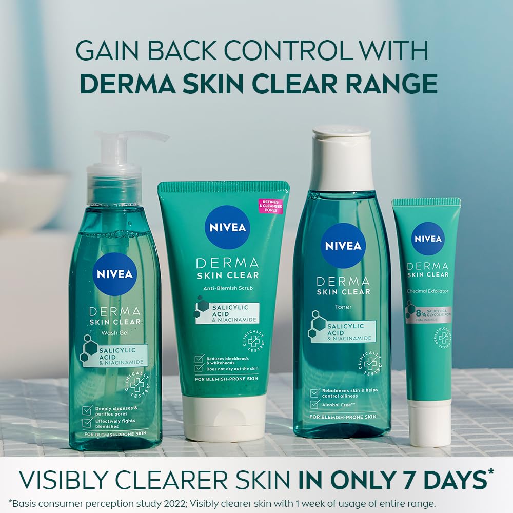 NIVEA applying toner with cotton pad to remove impurities effectively