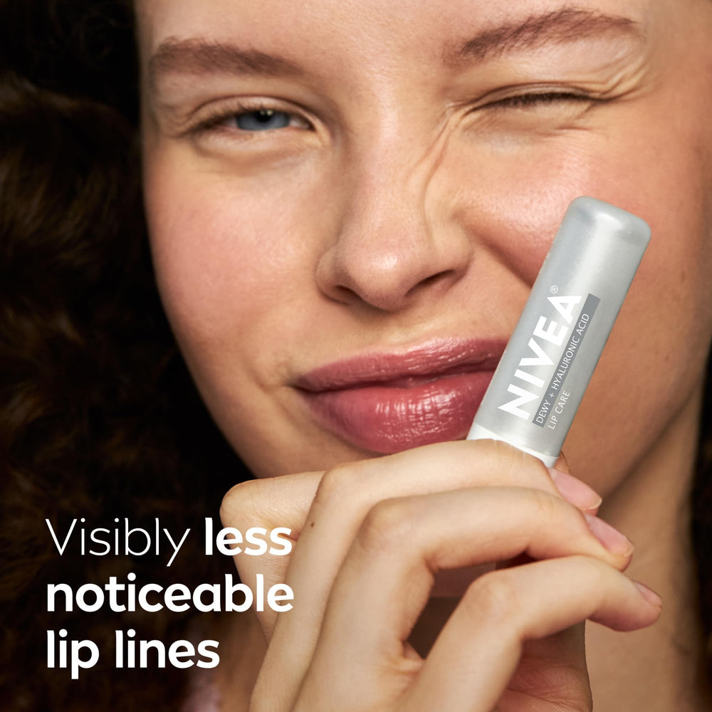 NIVEA close-up texture of balm, lightweight non-sticky finish benefit