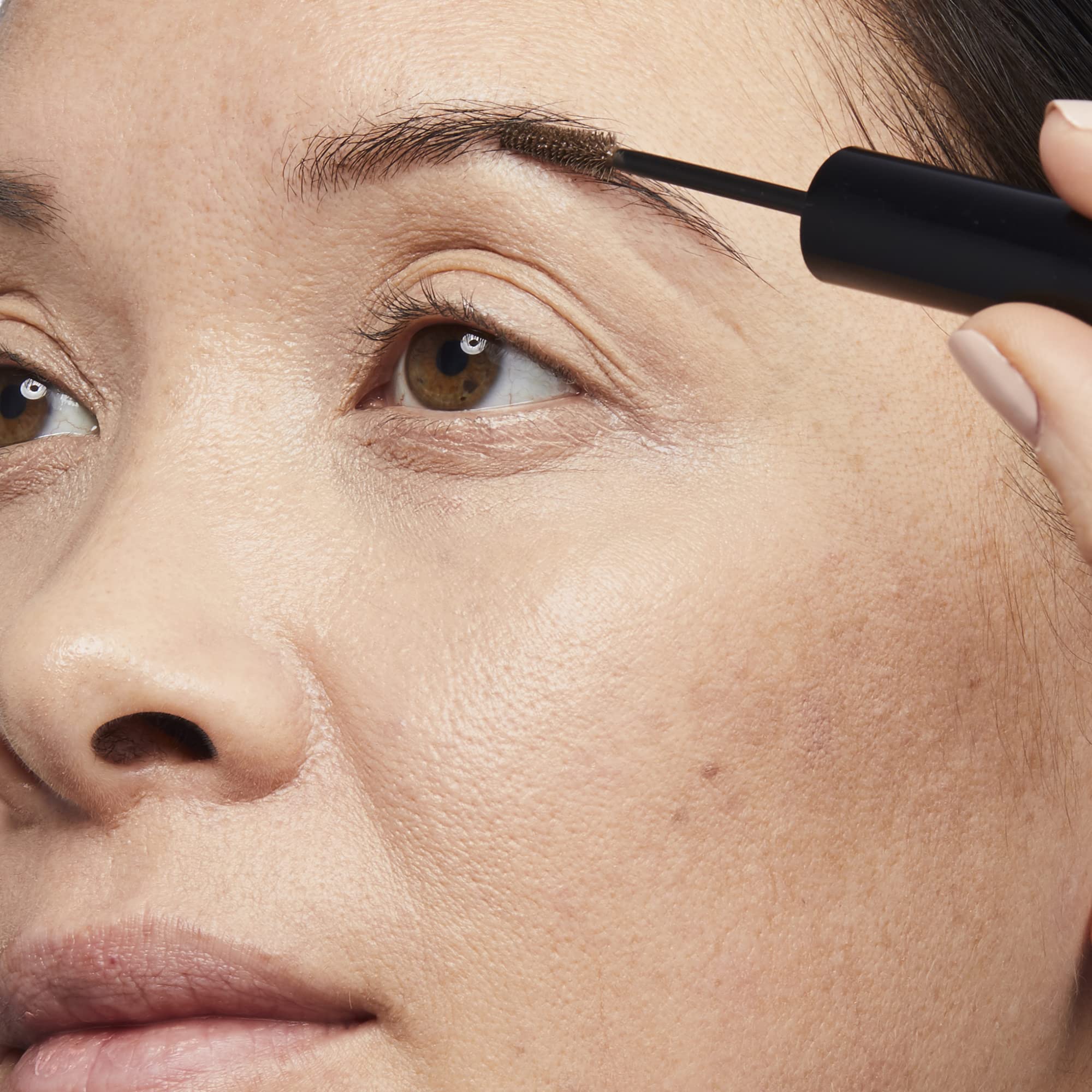 No7 applicator applying gel to brows in a makeup routine for lifted definition