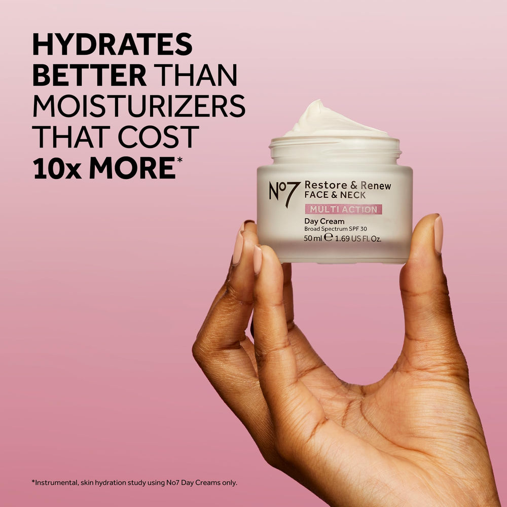 no7 day cream close-up label showing SPF 30 and vitamin C for visible protection