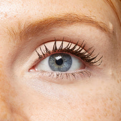 No7 being applied on model lashes demonstrating lifted, defined effect