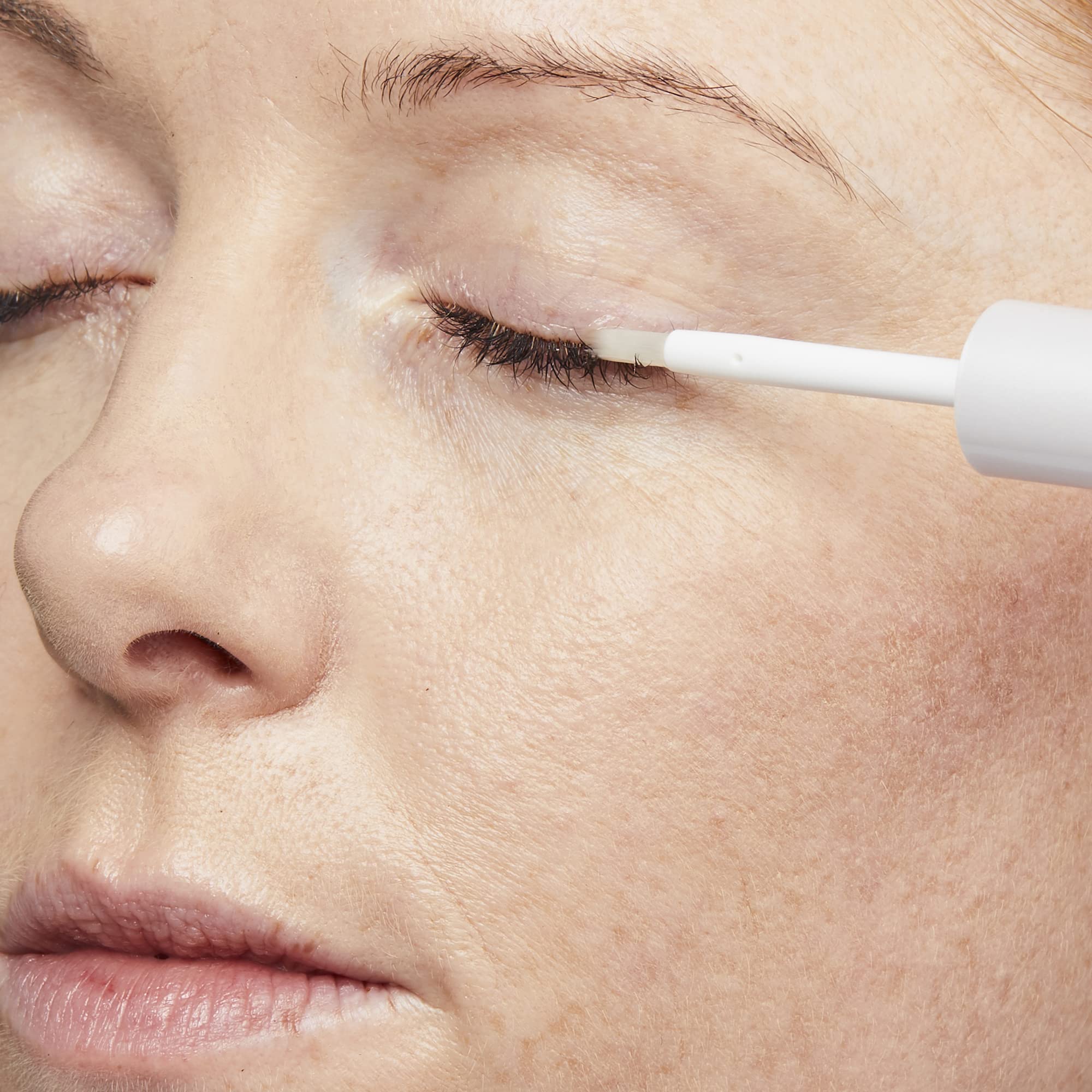 No7 applicator close-up showing brush tip for precise lash application