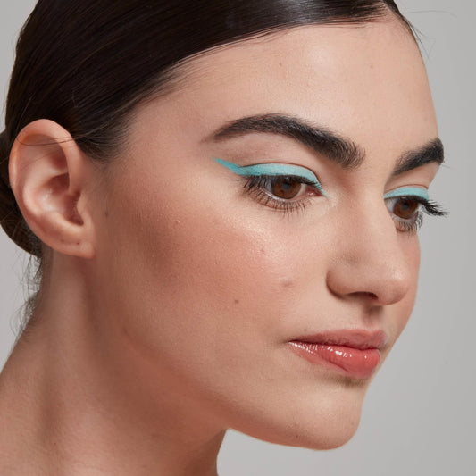 NYX PROFESSIONAL MAKEUP close-up of liner tip for precise application and sharp lines