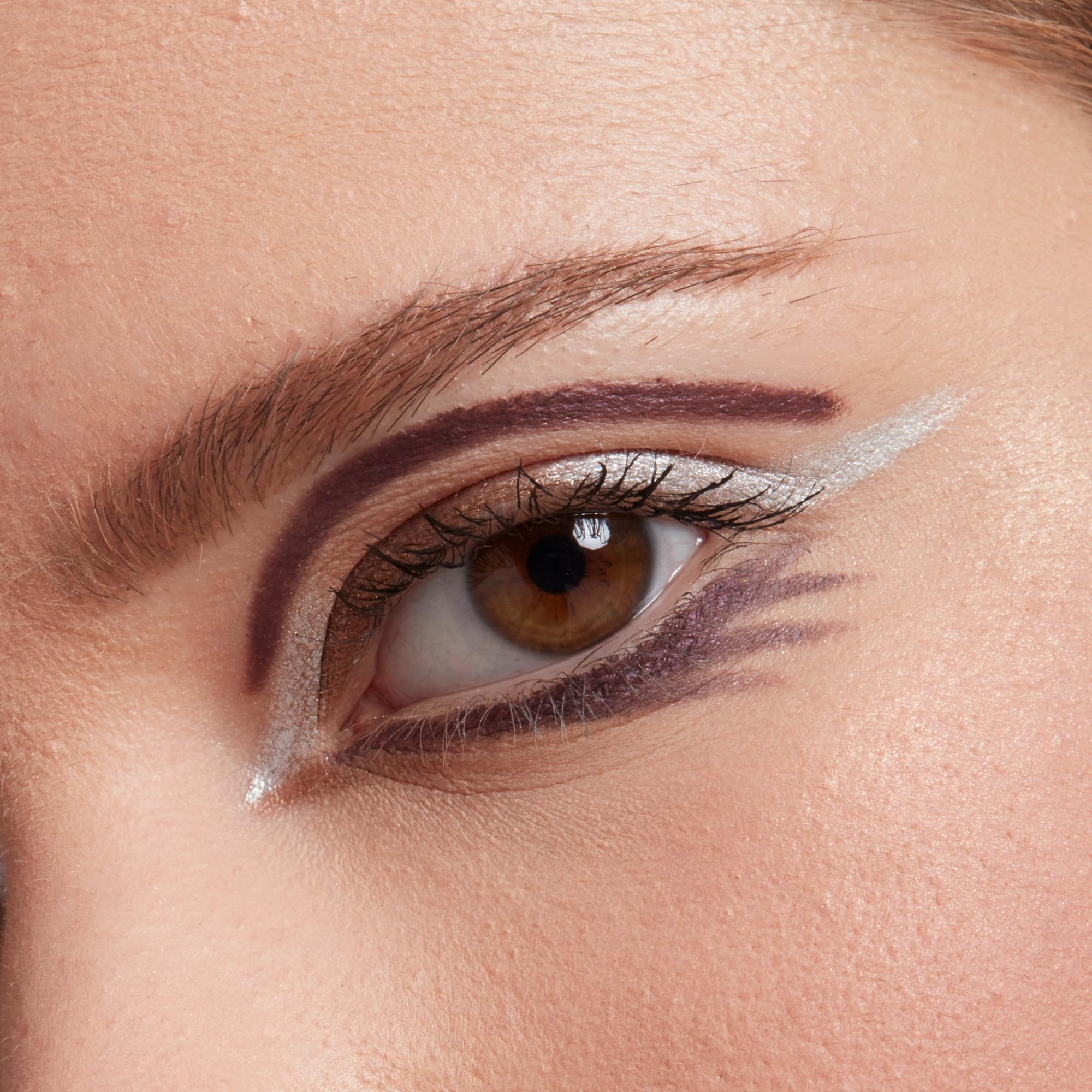 NYX PROFESSIONAL MAKEUP close-up of pencil tip demonstrates precise, creamy application