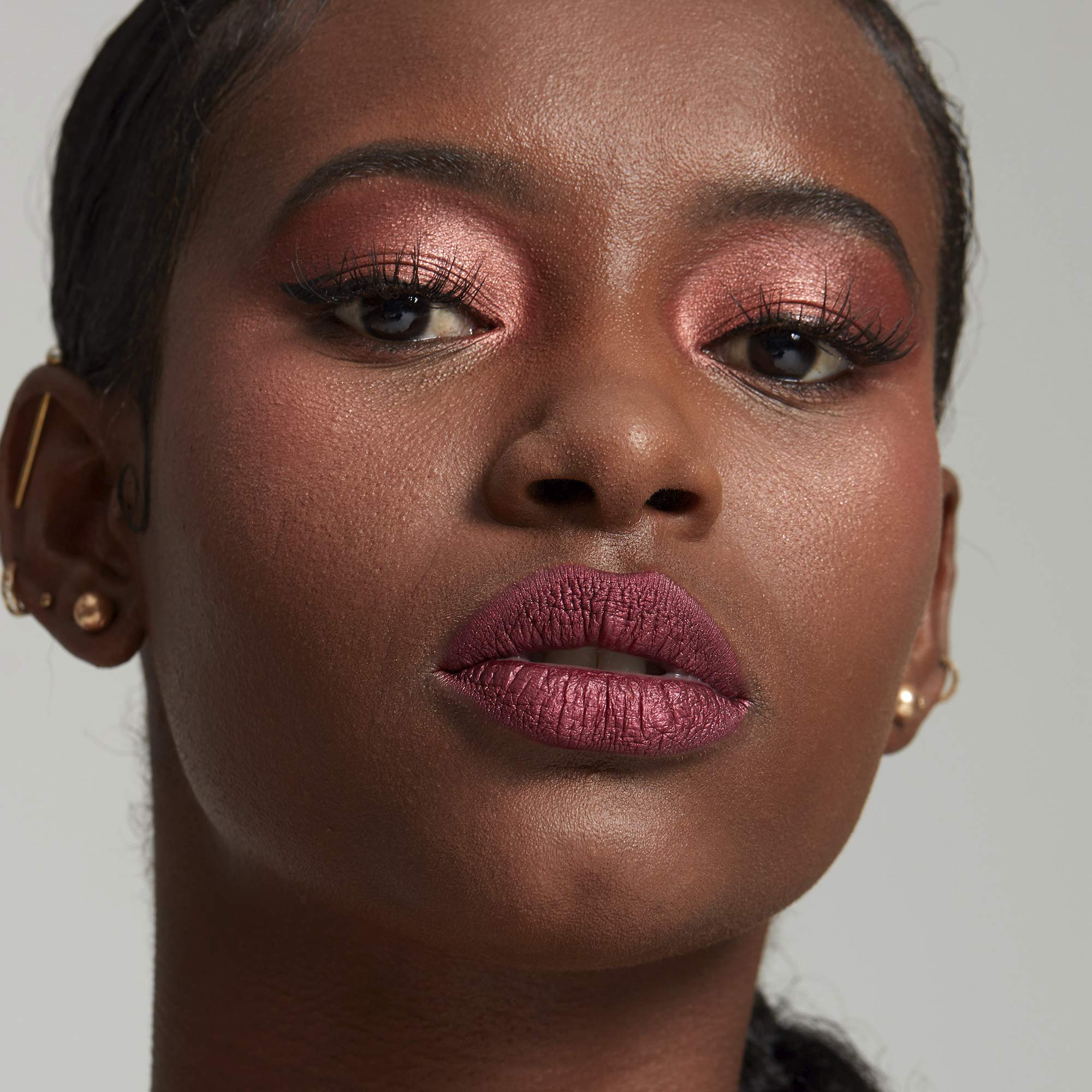NYX PROFESSIONAL MAKEUP shadow applied on eyelid showing blend and dimension benefit