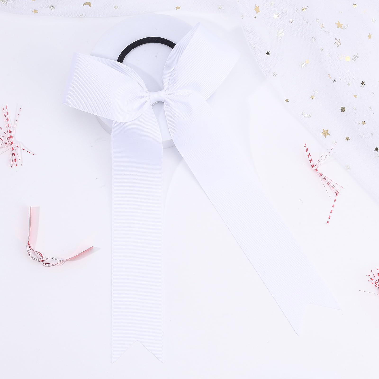 OAOLEER bow held in hand for size comparison illustrating lightweight, travel-friendly