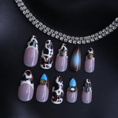 octoswave gold charm accent on nail illustrating artisan detail and elegance