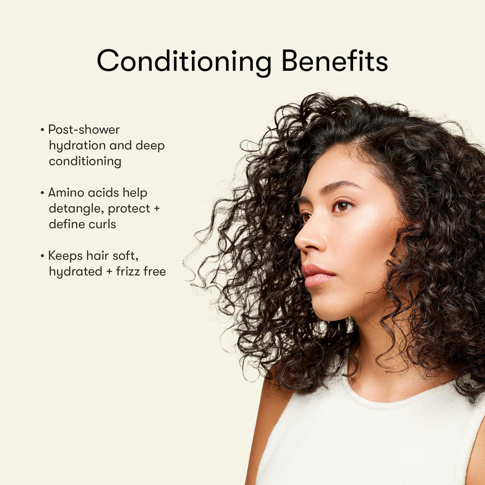 Odele being applied to curly hair to detangle and enhance curl definition
