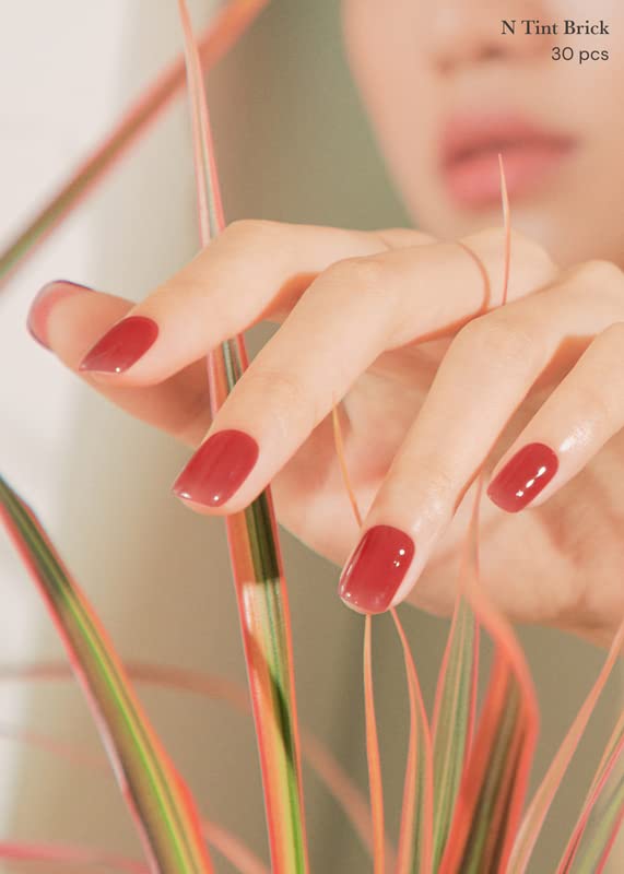 ohora hand applying a strip illustrating simple at-home application benefit