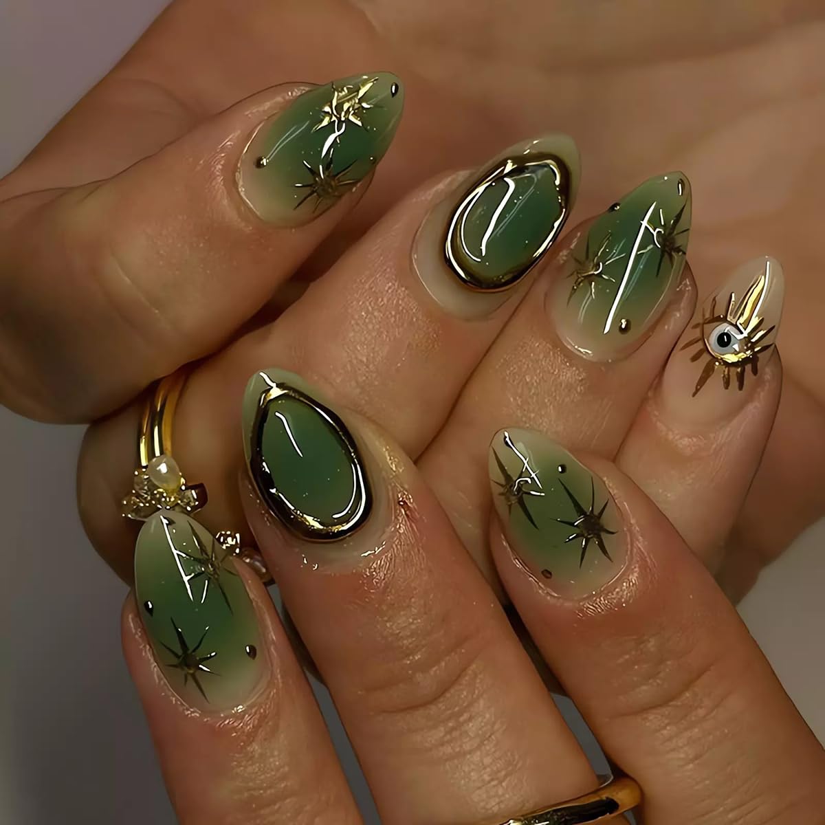 OHWODA front packaging showing green ombre nails and contents for neat storage