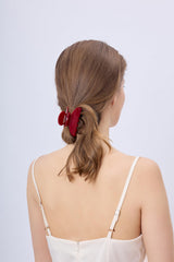 OideGuiing on dresser suggesting everyday style and easy access