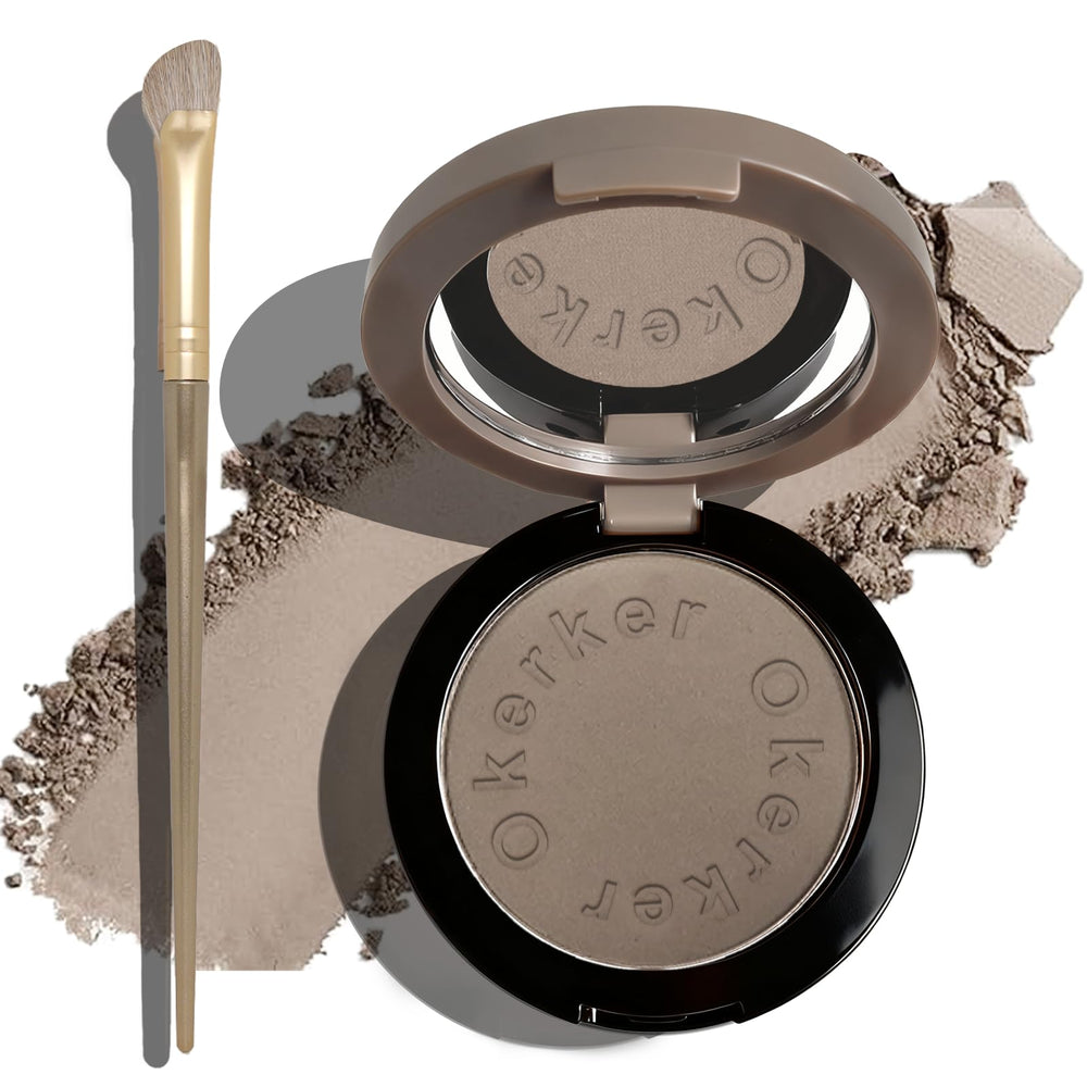 Okerker front palette open with mirror showing compact travel convenience