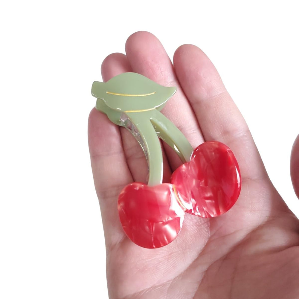 OMG Decor detailed view of double-row teeth for secure hold
