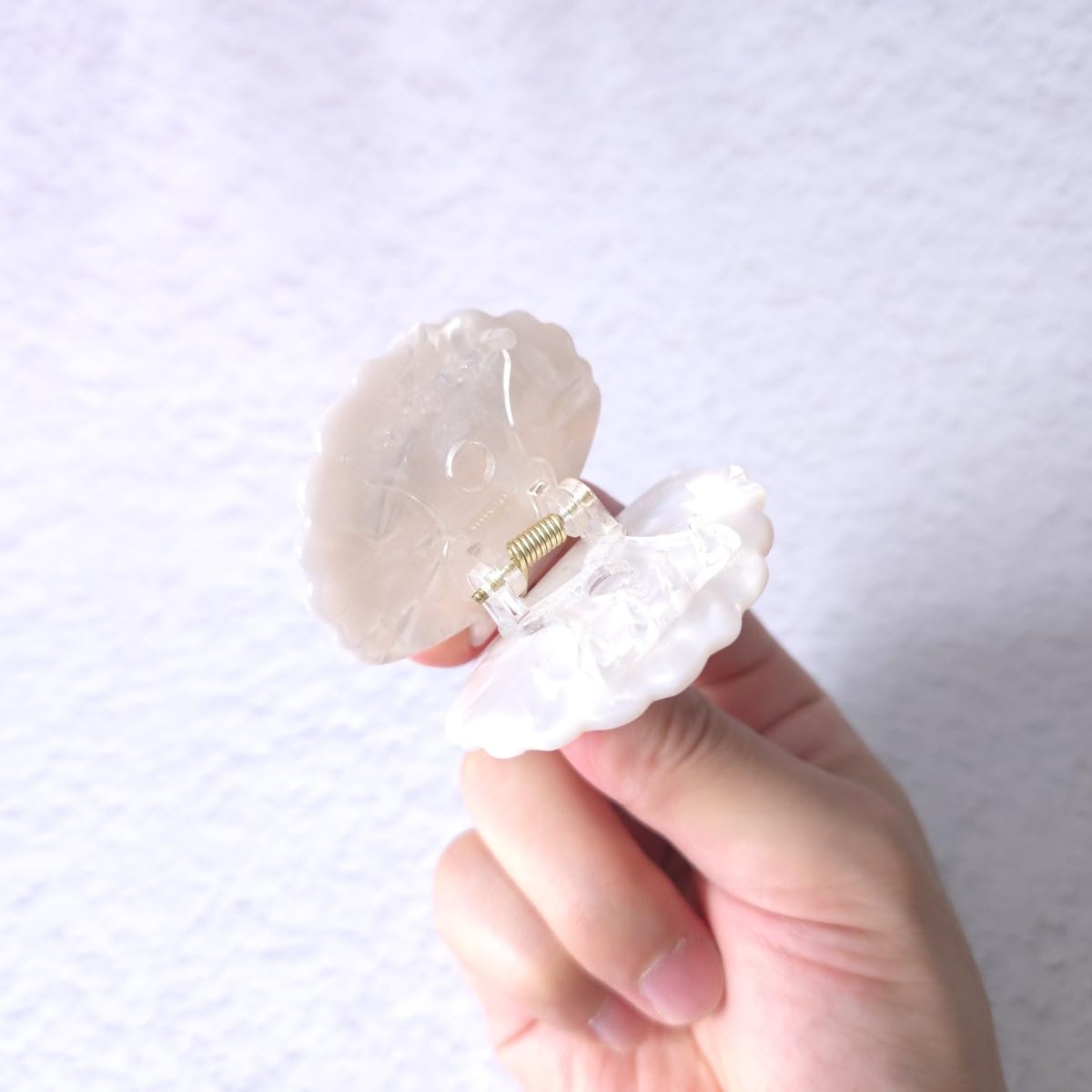 OMG Decor white shell claw clip closeup of teeth showing reliable grip