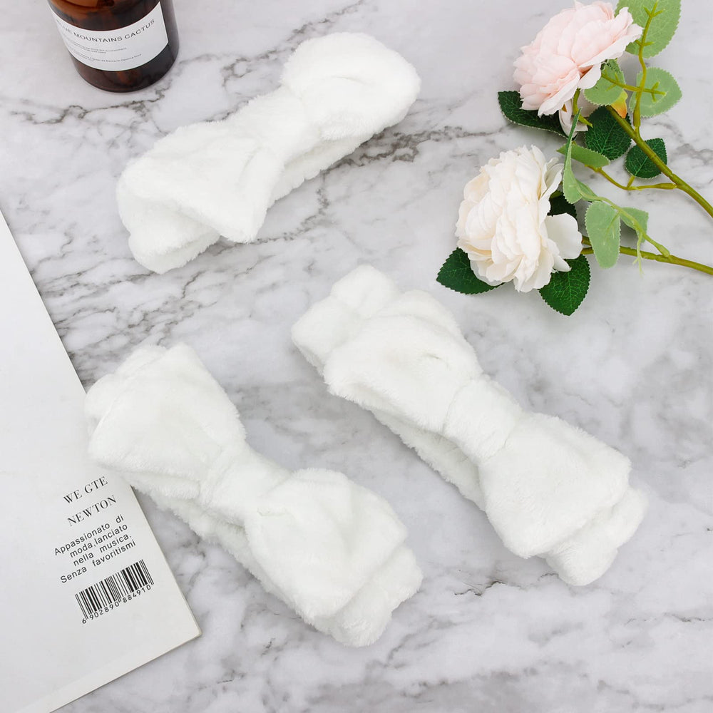 Ondder headband in spa lifestyle scene showing relaxed skincare convenience