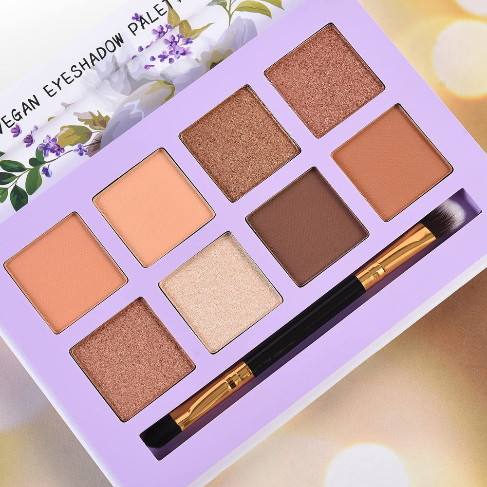 ONLYBETTER model wearing palette shades to show natural daytime and soft glam effects