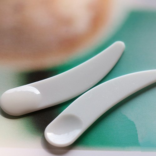 Onwon close-up of frosted curved tip highlighting precision application