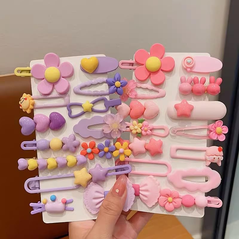 Ooosonlu clips held in hand demonstrating size and easy portability
