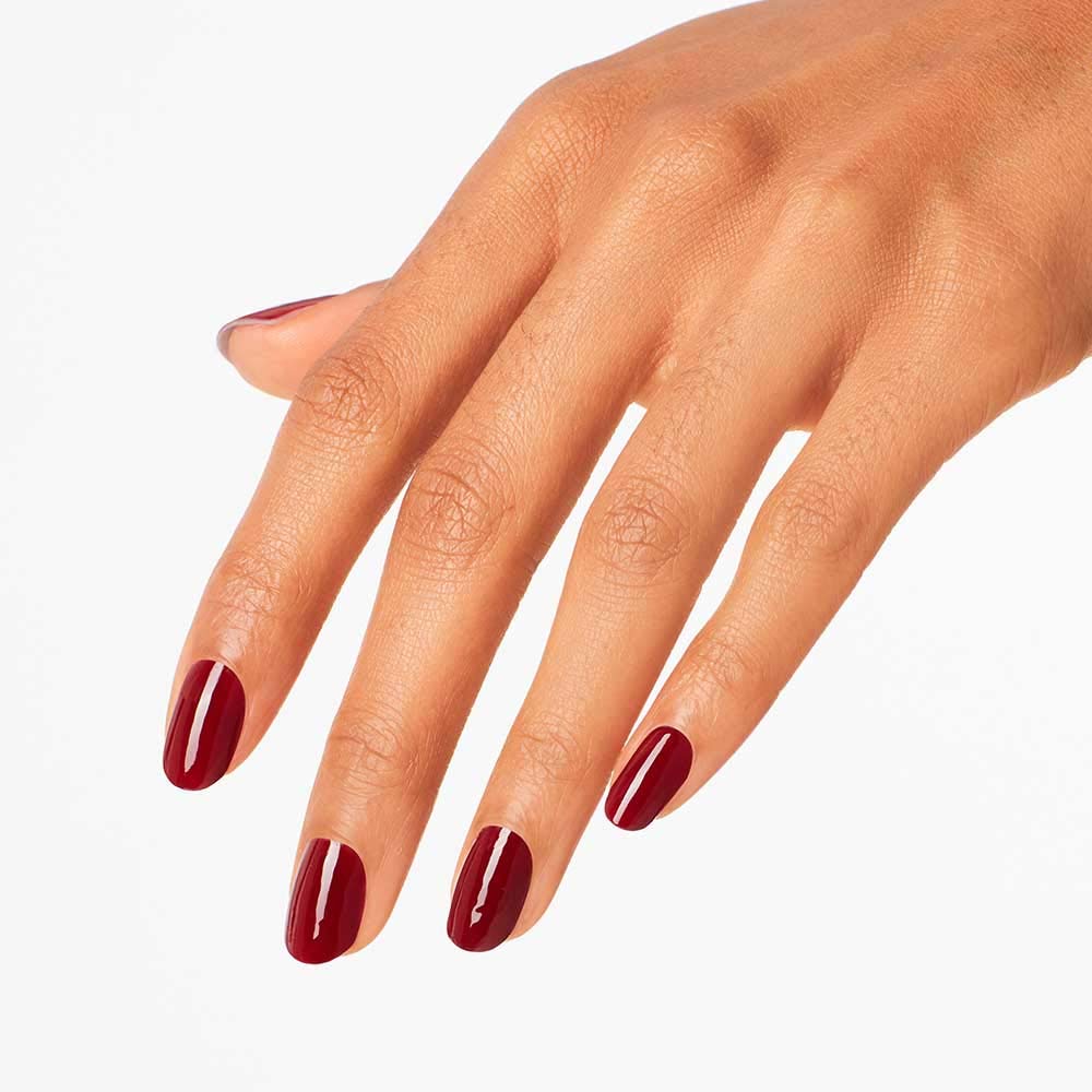 OPI Como se Llama bottle cap and label close-up showing brand details and shade name clarity