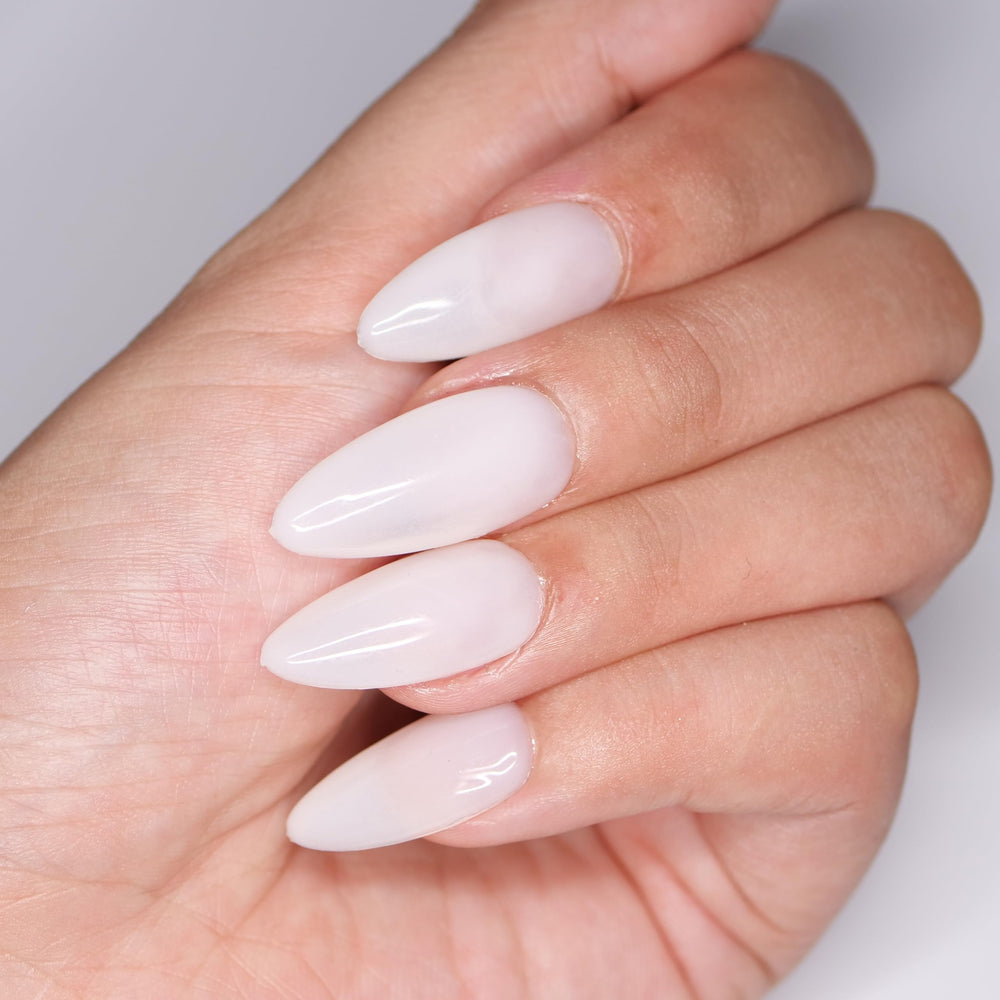 Oumisaya glow-in-the-dark demo highlighting visible glow benefit after UV charge