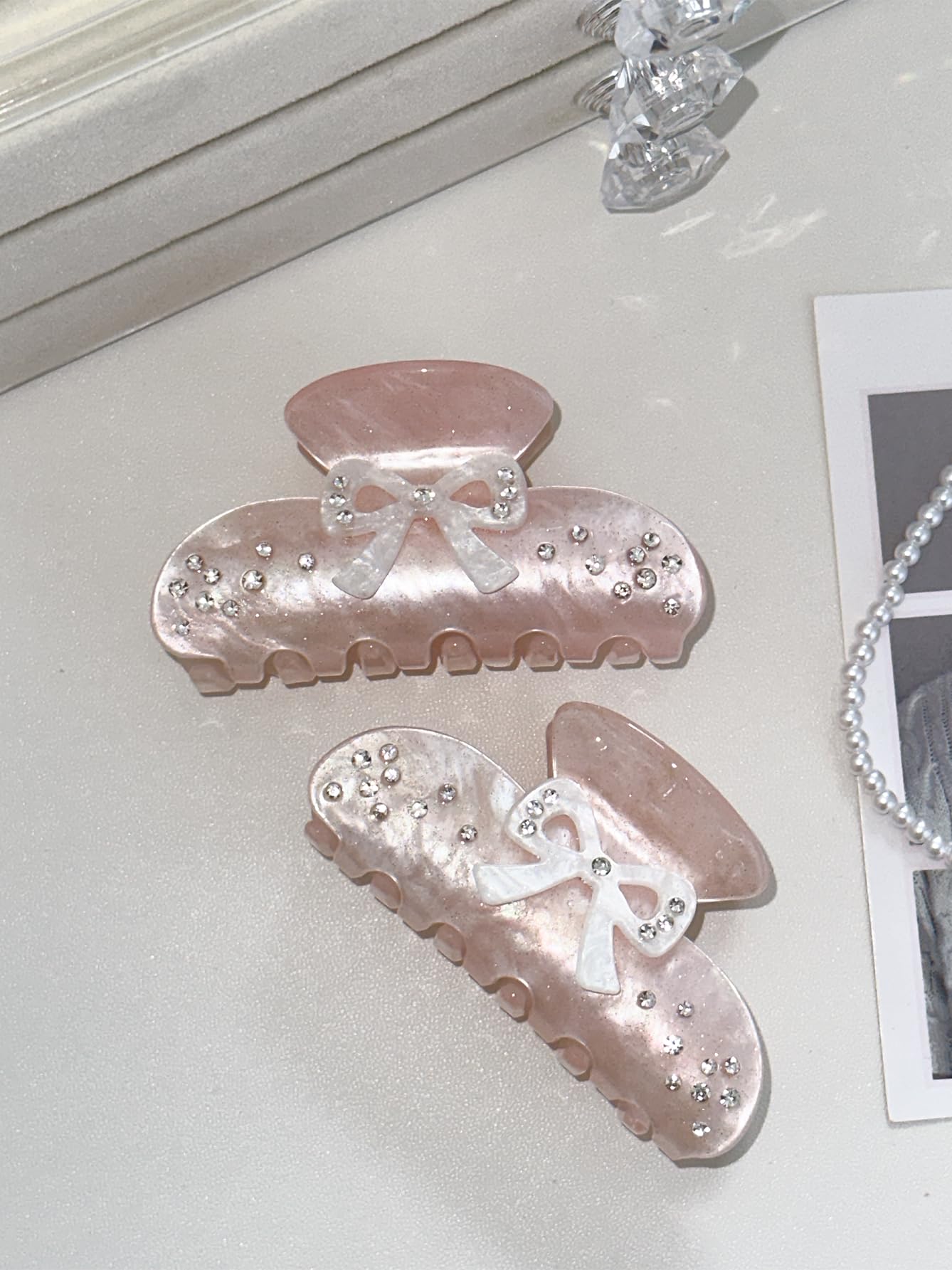 OUSEON close-up of acrylic rhinestones highlighting decorative sparkle benefit