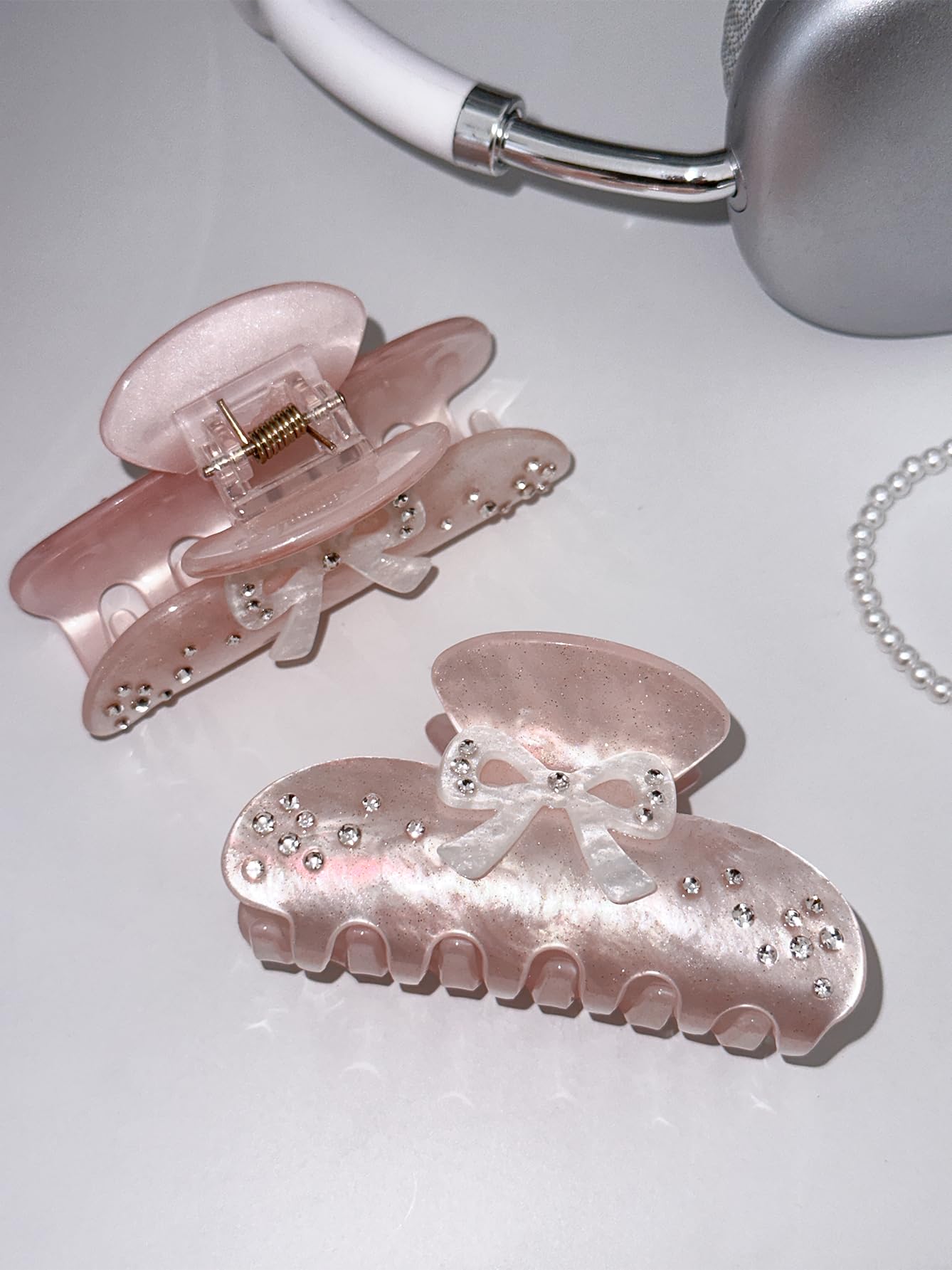 OUSEON compact clip inside purse showing easy portability and quick styling