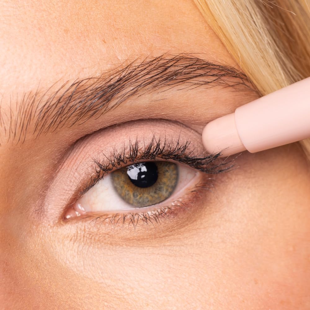 Palladio built-in sponge detail for effortless blending on the go