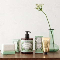 Panier des Sens label detail highlighting jasmine scent and natural ingredients