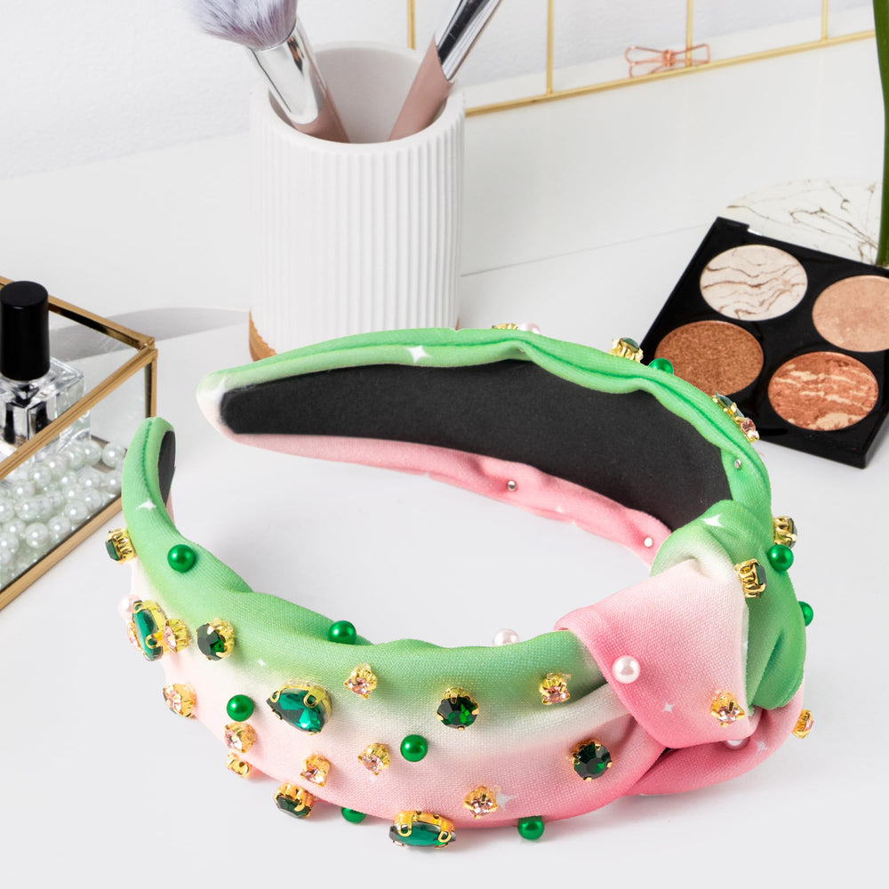 PANTIDE headband worn by model demonstrating comfortable fit and visual impact