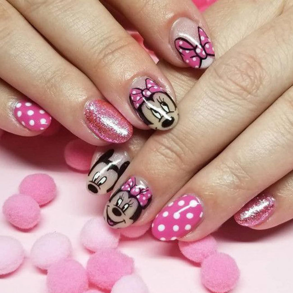 PDFADSK worn nails in a lifestyle scene showing the set’s fashionable party-ready look