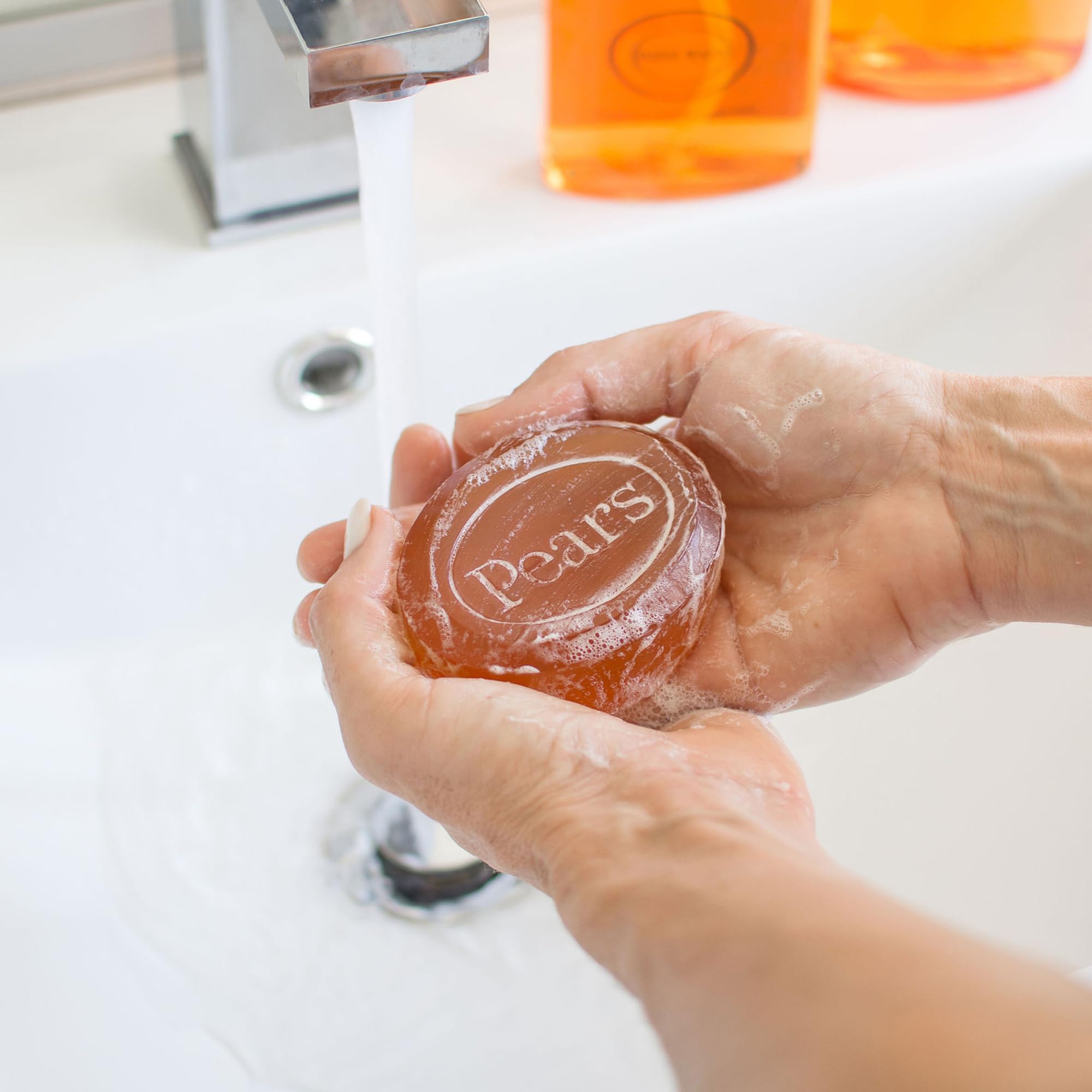 Pears bar producing soft lather to demonstrate mild foam and comfortable rinsing