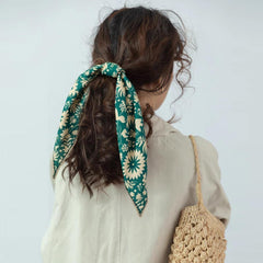Pemilosci styled as neck scarf showing fashion versatility and polish