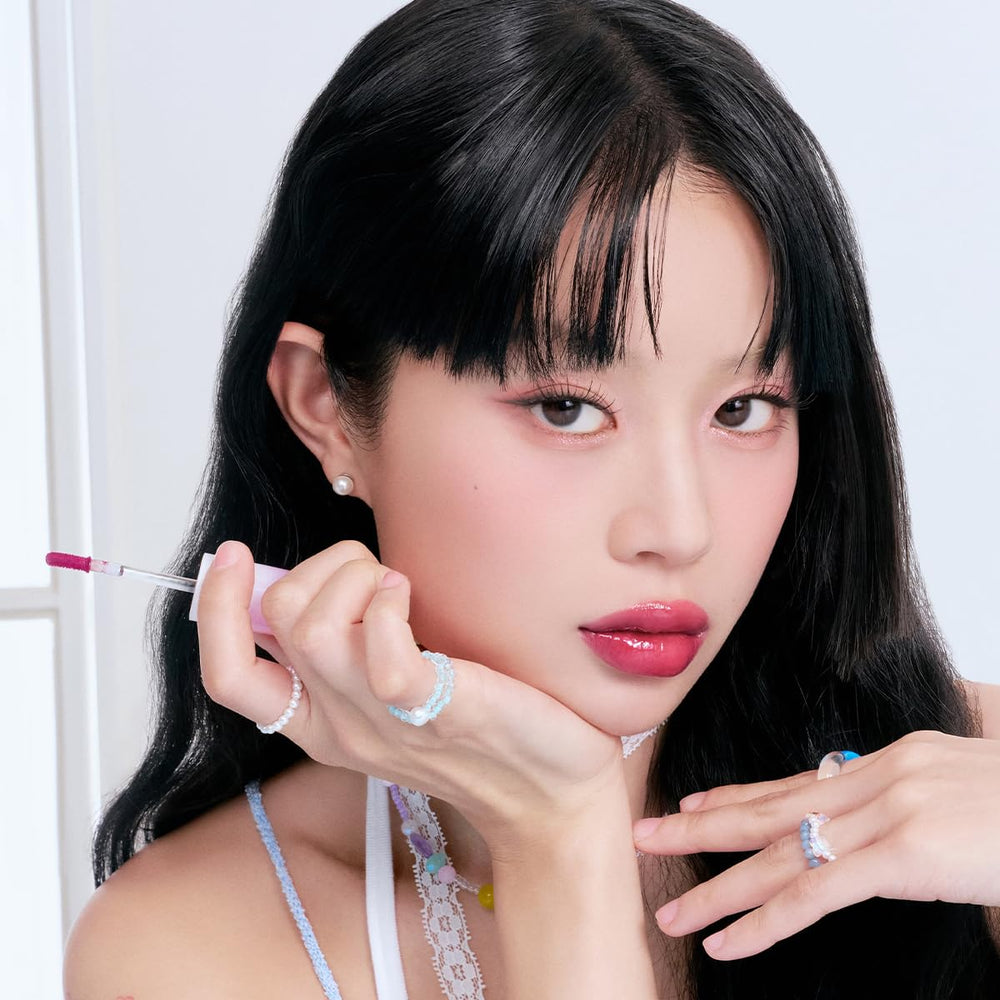 Peripera lifestyle outdoor shot smiling model with long-lasting shine