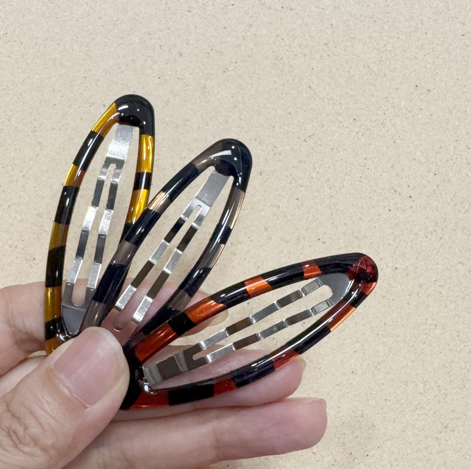 PIDOUDOU assorted tortoise and black clips spread out showing versatile styling options